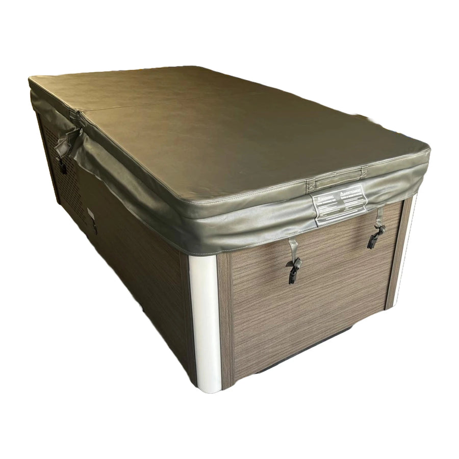Remora ice plunge bath with the insulated cover fitted